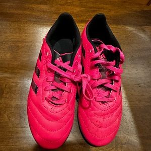 Youth girls cleats size 2.5